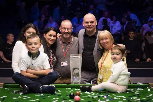 追平阿扎尔 追平阿扎尔